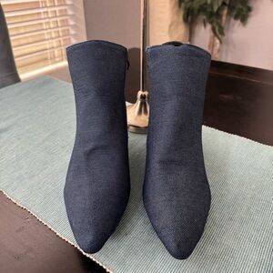 Denim point-toe kitten heel ankle boots. Size 42